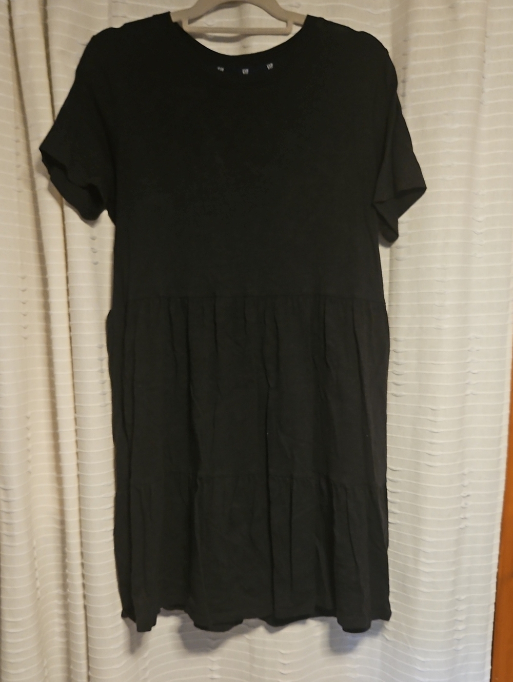 ⛱️ 2 For $15- GAP Black Short-Sleeve Tiered Cotton Dress